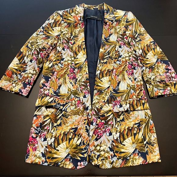 Zara 3/4 sleeved floral blazer - Picture 3 of 14